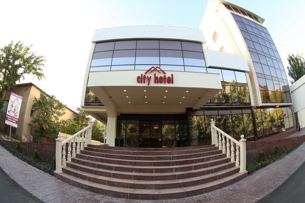 City Hotel Bishkek Bagian luar foto
