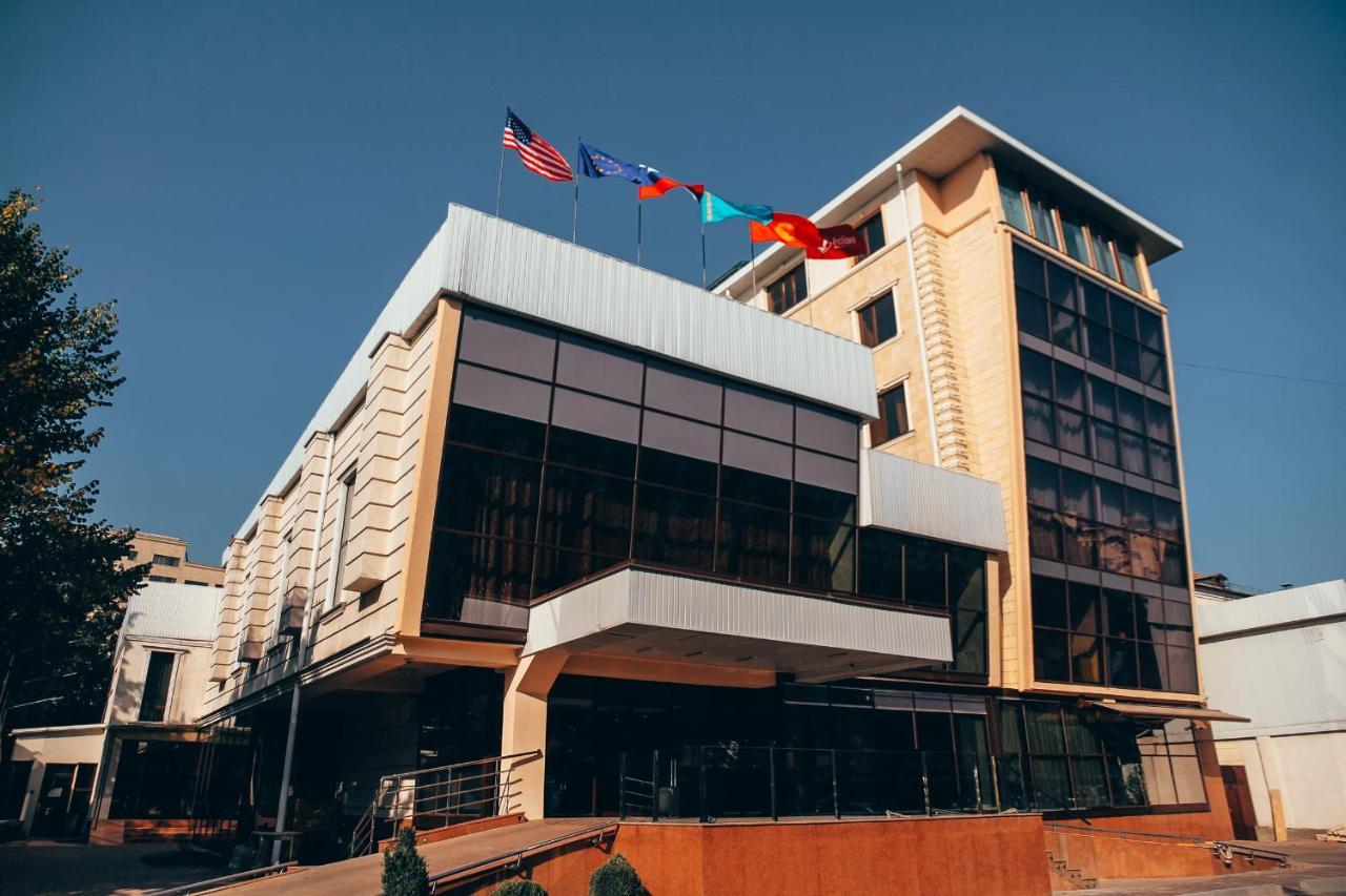City Hotel Bishkek Bagian luar foto