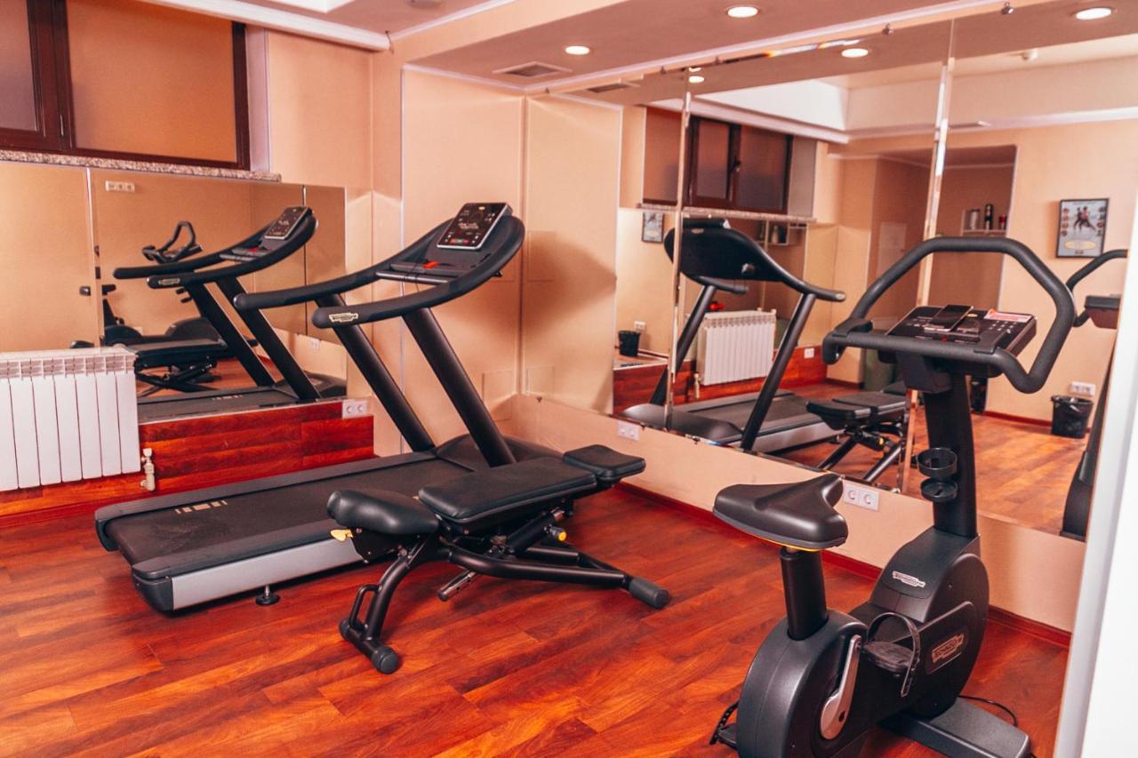 City Hotel Bishkek Bagian luar foto
