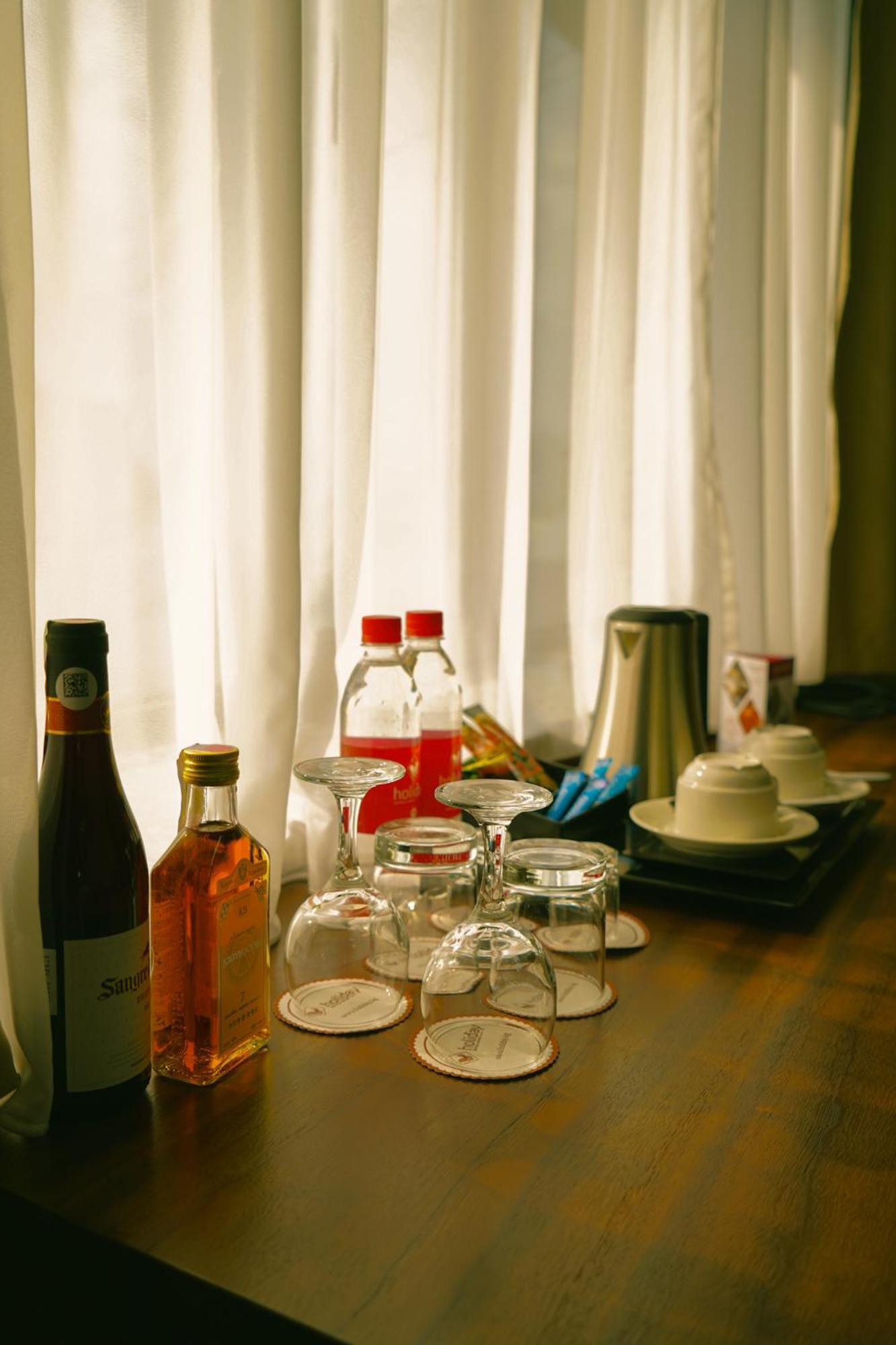 City Hotel Bishkek Bagian luar foto