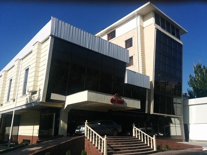 City Hotel Bishkek Bagian luar foto