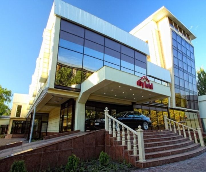 City Hotel Bishkek Bagian luar foto