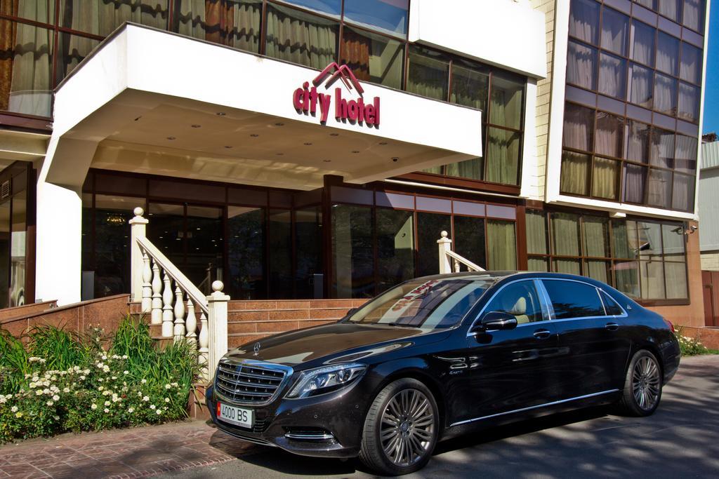 City Hotel Bishkek Bagian luar foto