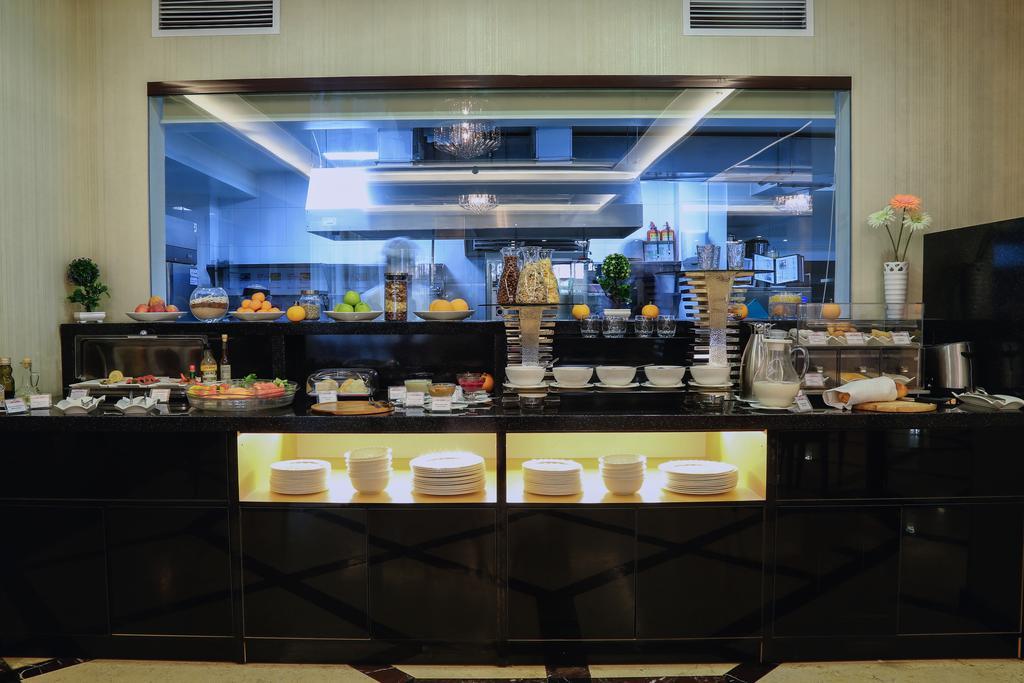 City Hotel Bishkek Bagian luar foto