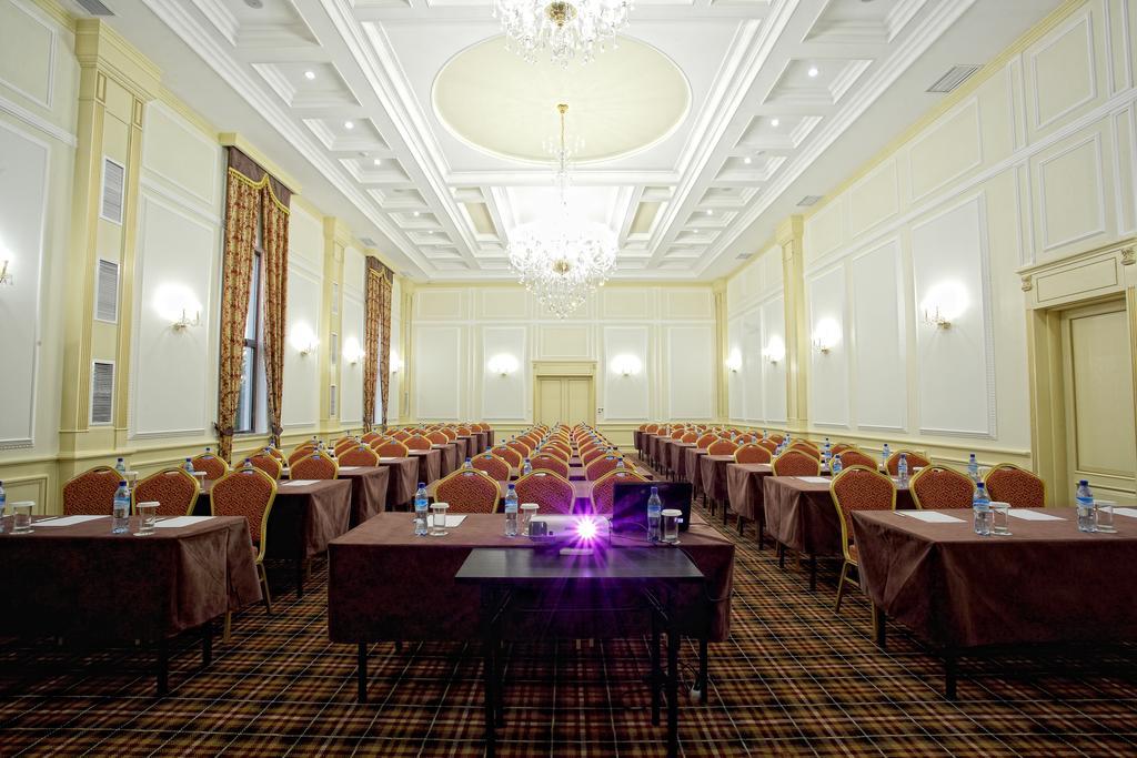 City Hotel Bishkek Bagian luar foto