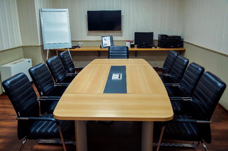 City Hotel Bishkek Bagian luar foto