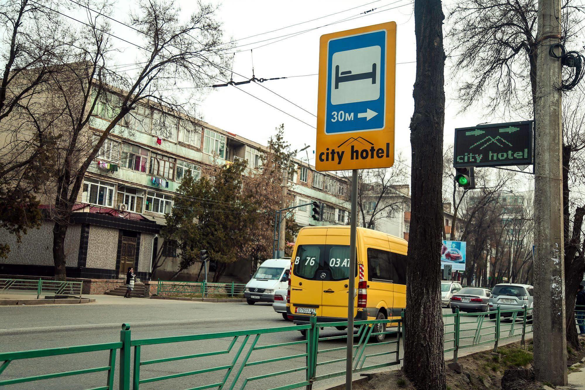 City Hotel Bishkek Bagian luar foto