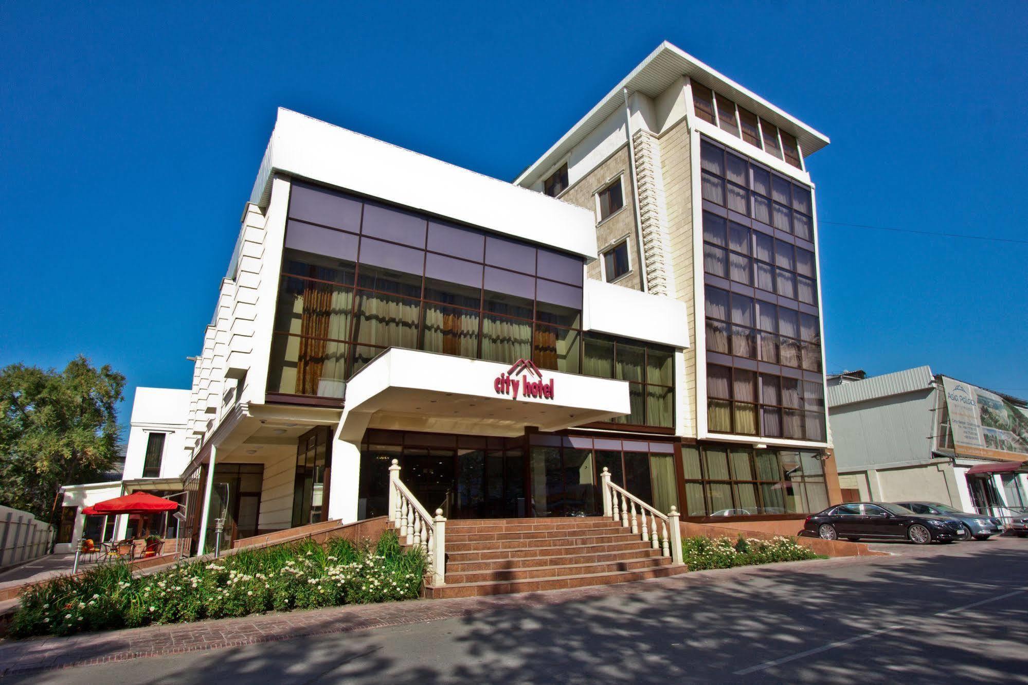 City Hotel Bishkek Bagian luar foto